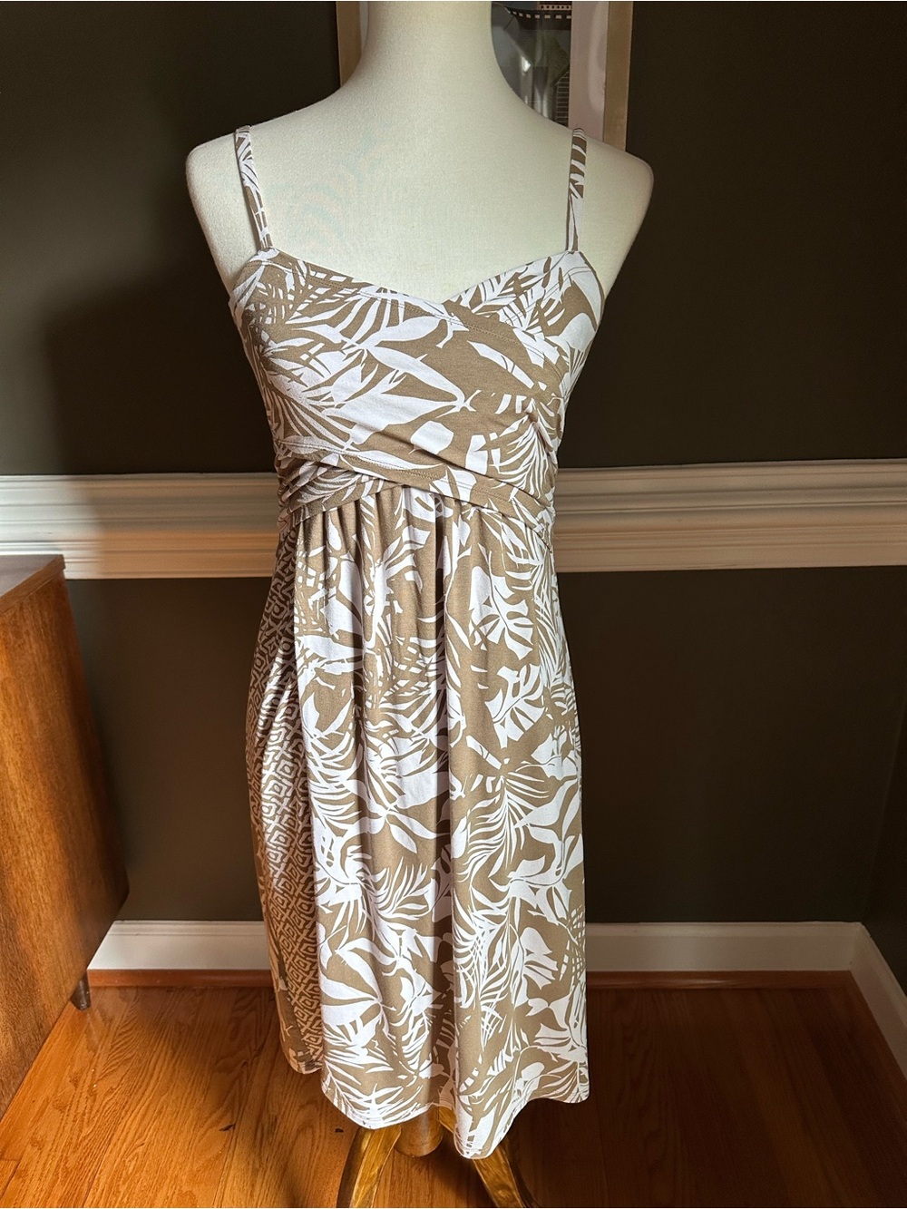 Tommy Bahama Beige & White Leaf-Print Spaghetti-Strap Midi Dress